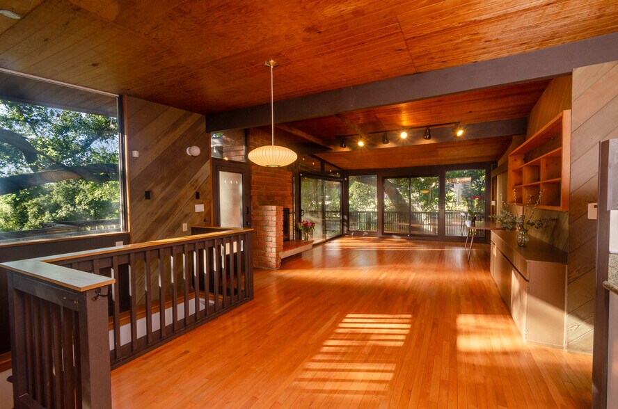 Building Photo - 9801 Shadow Island Dr