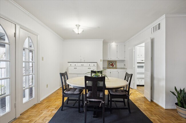 Building Photo - 2600 Bellefontaine St