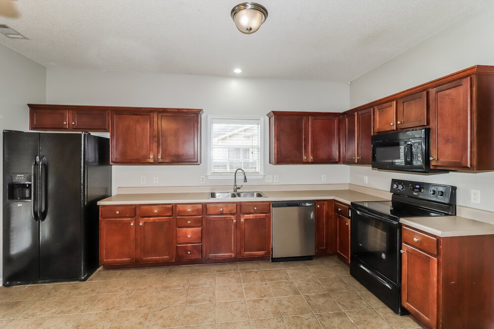 Building Photo - 8725 Rogers Park Ave