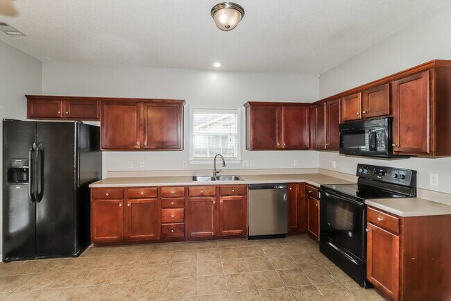 Building Photo - 8725 Rogers Park Ave