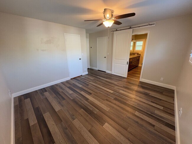 Building Photo - NW Visalia Home Near Country Club coming soon!