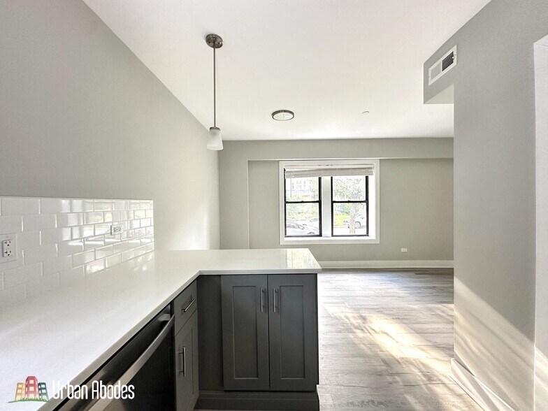 Building Photo - 1137 Oak Ave