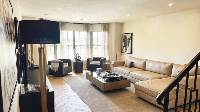 Building Photo - 4312 NE 22nd Ave