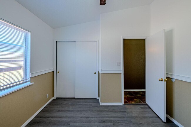 Building Photo - 4720 Shepherd Ct NE