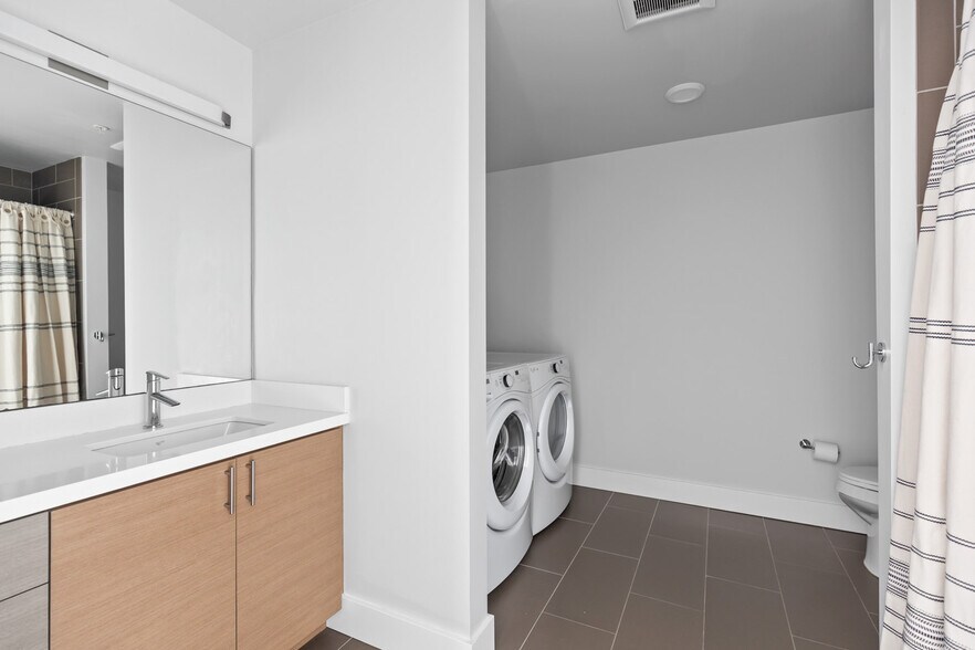 Building Photo - 285 8th Ave N