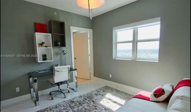 Building Photo - 14951 Royal Oaks Ln