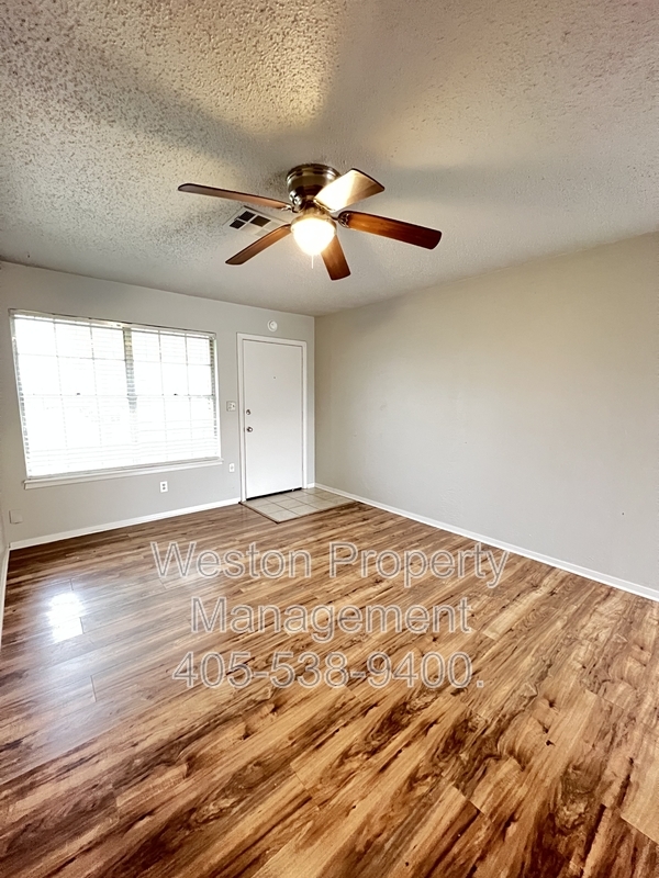 Building Photo - 2909 SW 65th Pl