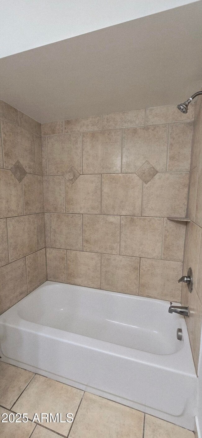 Building Photo - 3823 W Lawrence Rd