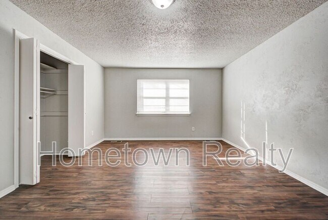 Building Photo - 605 W Clarke St