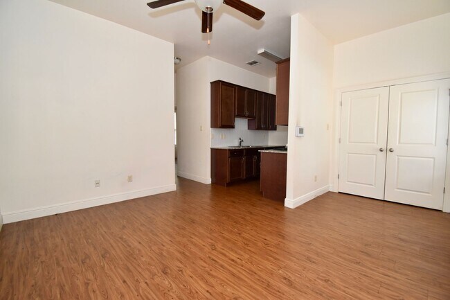 Building Photo - Hidden Oaks Apartments