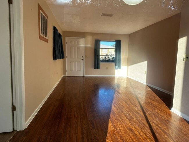 Building Photo - Beverly Hills Cutie 1/1