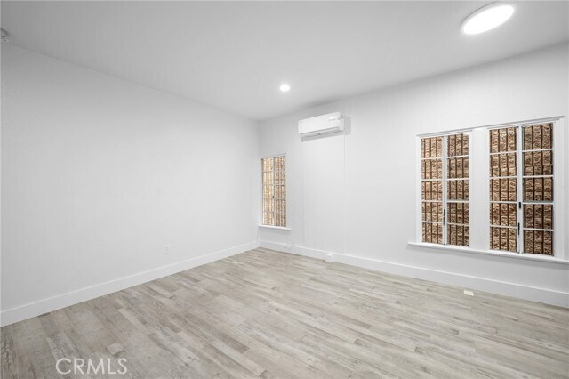 Building Photo - 228 S Kenwood St
