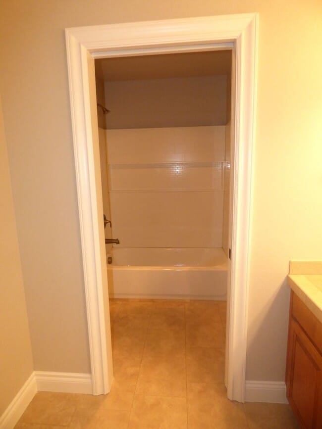 Building Photo - 5 Bedroom Home in South Salem! Near I-5