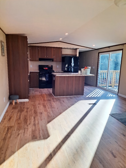 Building Photo - 95 Deerwood Park