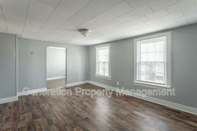 Building Photo - 311 Hedgewood Dr