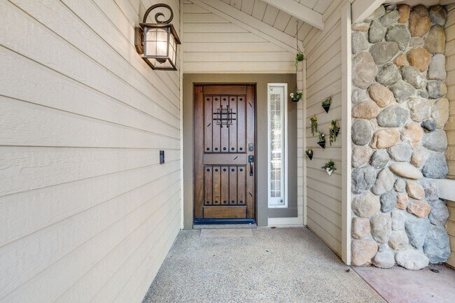 Building Photo - 3 Bedroom Folsom Home with Updated Kitchen, Pool and 3-Car Garage!