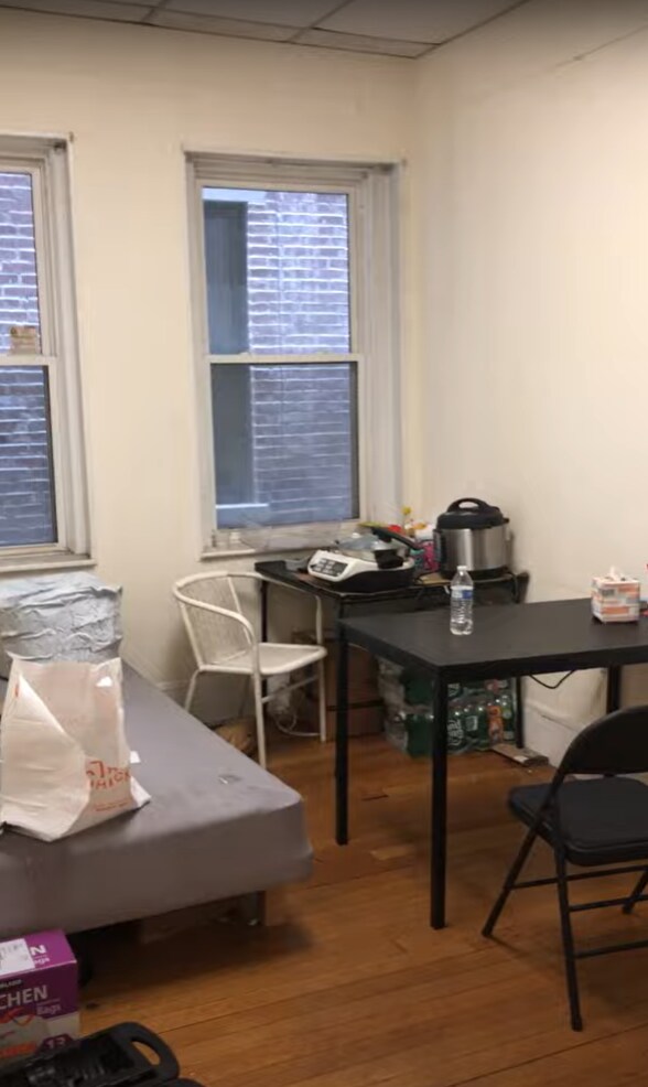 Building Photo - 16 Aberdeen St