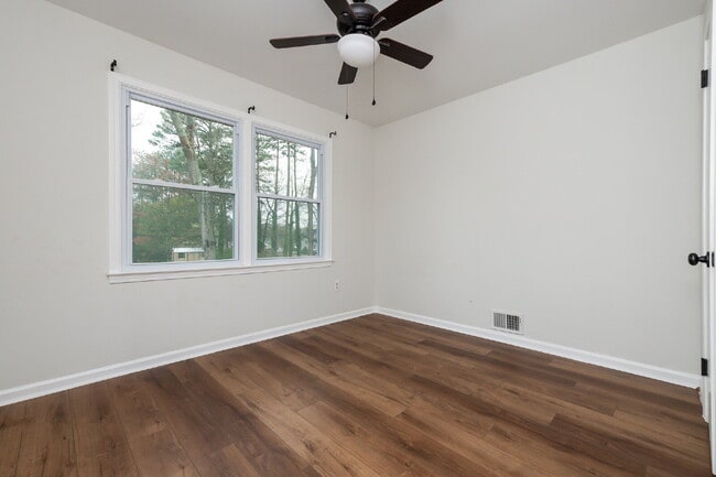 Building Photo - Beautiful 3 Bedroom, 2.5 Bath Home Tucked Away on Cul-de-Sac $1,825/mo rent