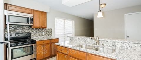 Building Photo - 1201 Oakbluff Dr