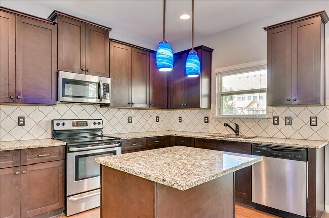 Building Photo - 1543 Driftwood Ln