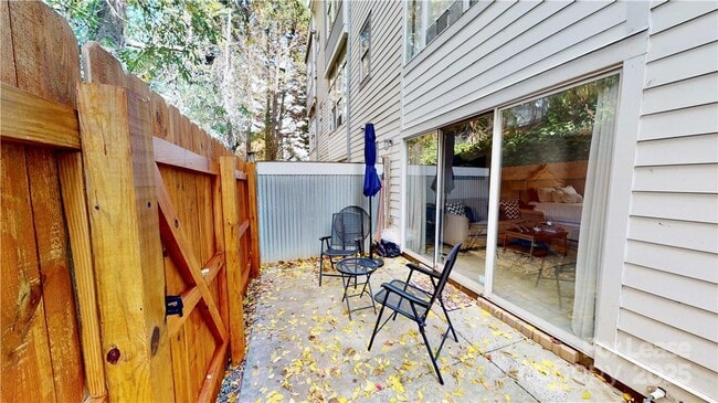 Building Photo - 2058 Atherton Heights Ln