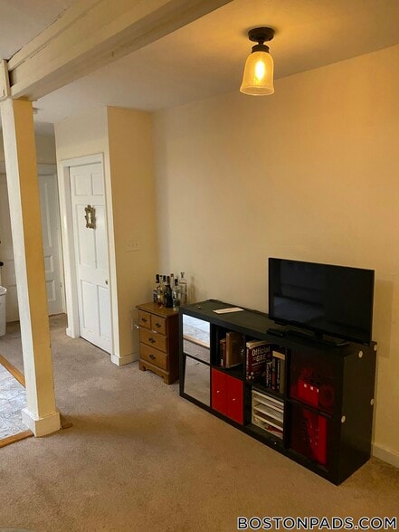 Building Photo - 918 Beacon St