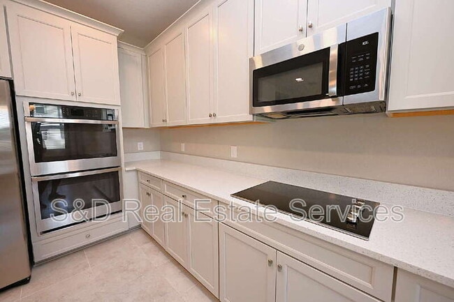 Building Photo - 5507 Freesia Dr