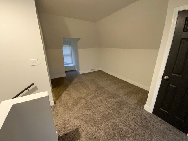 Building Photo - 3 Bedroom House for Rent