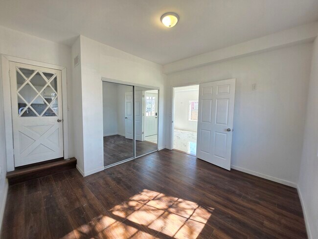 Building Photo - 122 Hawley St