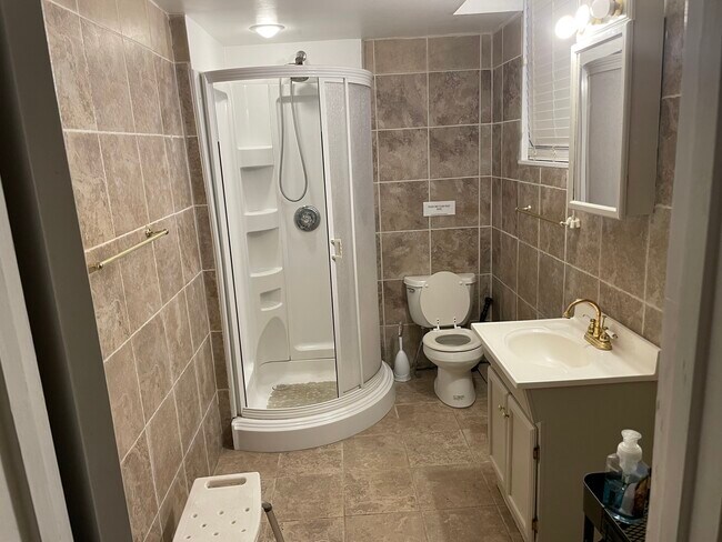 Building Photo - 29 10th Ave W