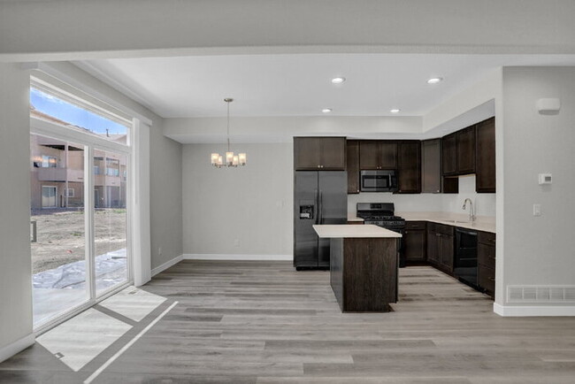 Building Photo - Modern 3-Bedroom Townhome – Conveniently L...