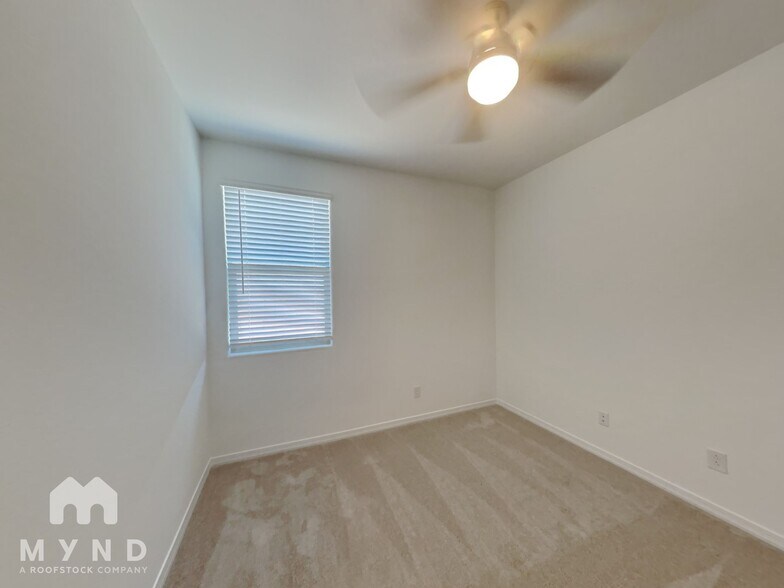 Building Photo - 4051 E Ghost Flower Ln