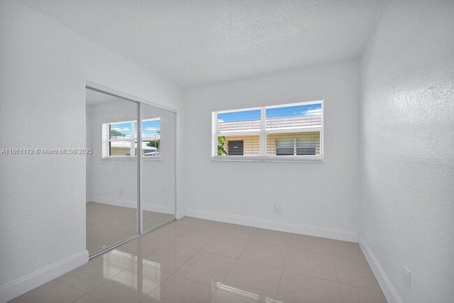 Building Photo - 6900 SW 5th St