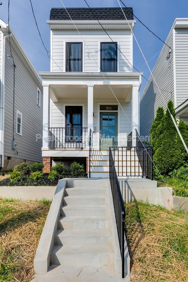 Building Photo - 211 E 15th St
