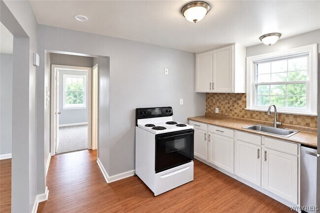 Building Photo - 1455 Sheridan Dr