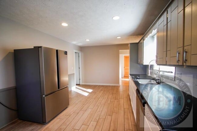 Building Photo - Fully updated 5 bedroom, 2 bathroom house