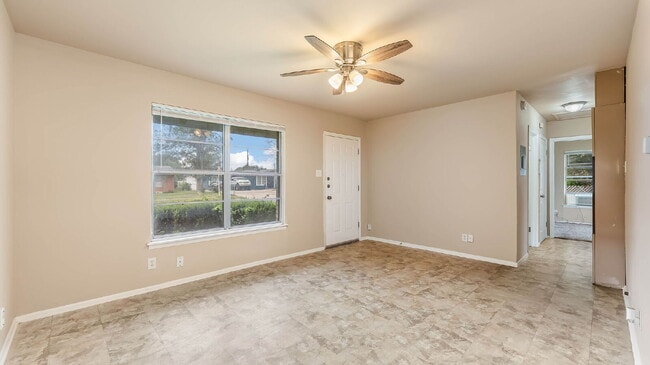 Building Photo - 218 E Villaret Blvd