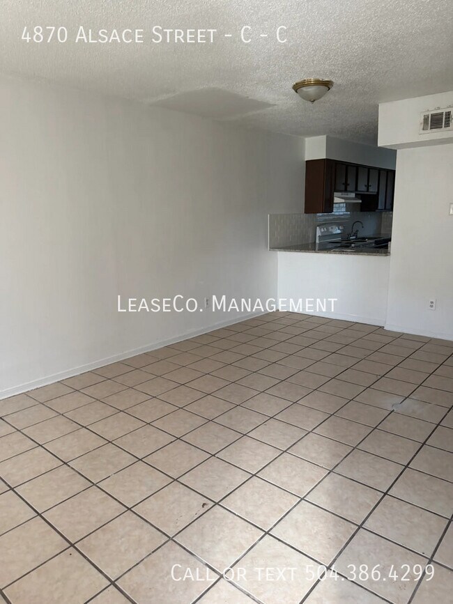 Building Photo - 4870 Alsace St