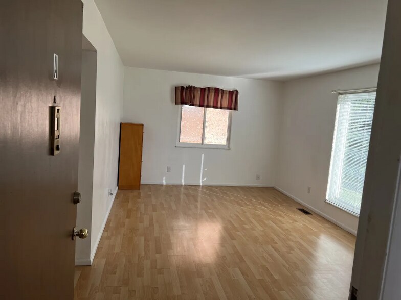 Building Photo - 10065 Puttington Dr