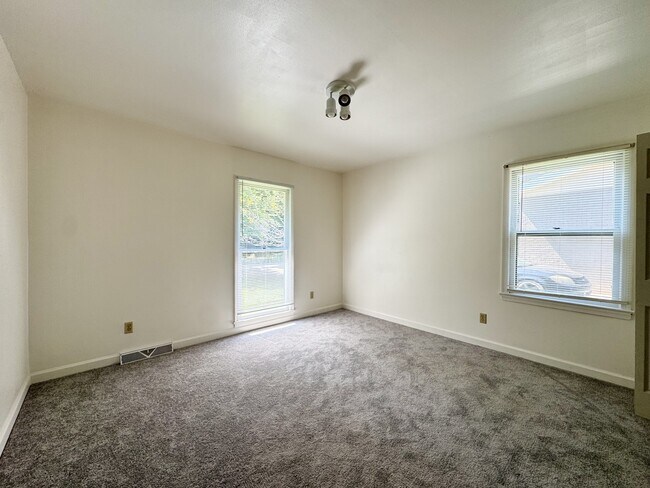 Building Photo - 7008 Crossridge Rd