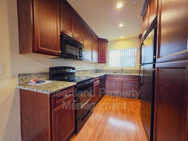 Building Photo - 1166 Decker St