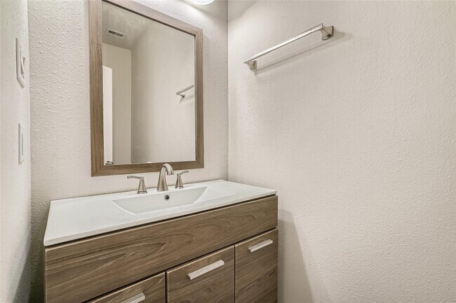 Building Photo - 7126 White Willow Ln