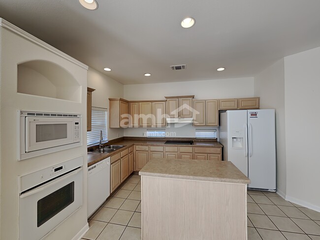 Building Photo - 9303 Scotty Oaks