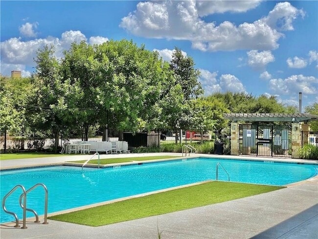 Building Photo - 1005 Winnsboro Lp