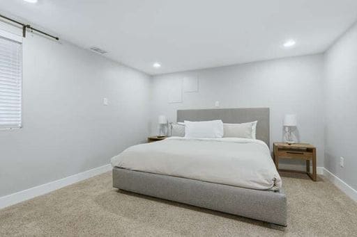 Building Photo - Beautiful 3 Bedroom Craftsman Bungalow Furnished or Unfurnished Available NOW!