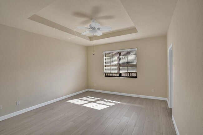 Building Photo - Gorgeous Townhome in Parkland
