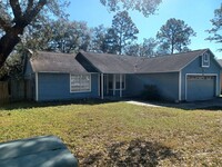 Building Photo - 3 Bedroom, 2 Bathroom with large yard ...