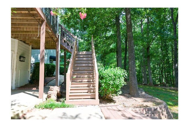 Building Photo - 3885 Waterford Dr