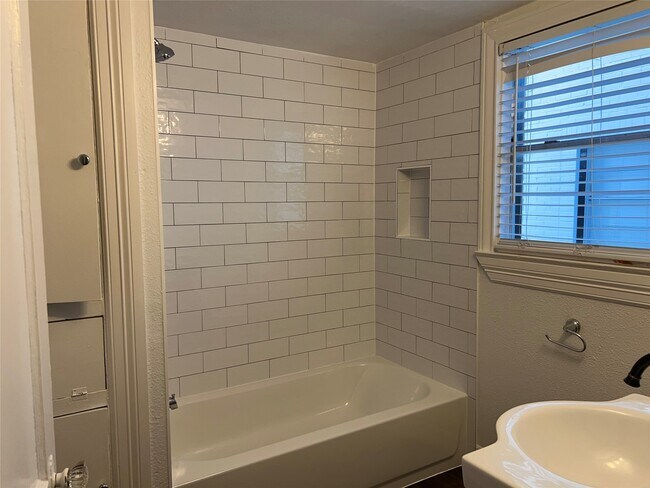 Building Photo - 1853 W Main St