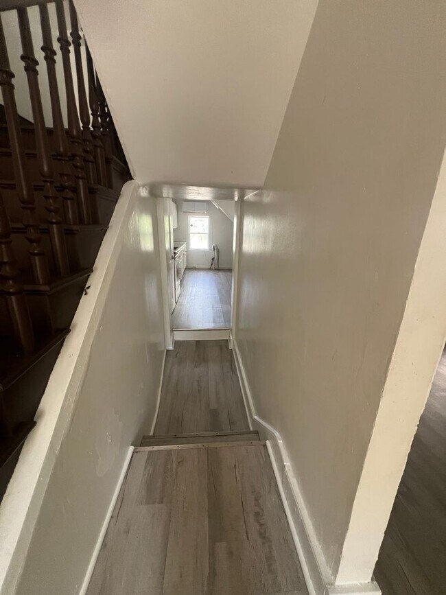 Building Photo - 857 E Market St